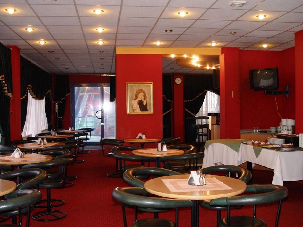 Hotel 222 Познан Екстериор снимка