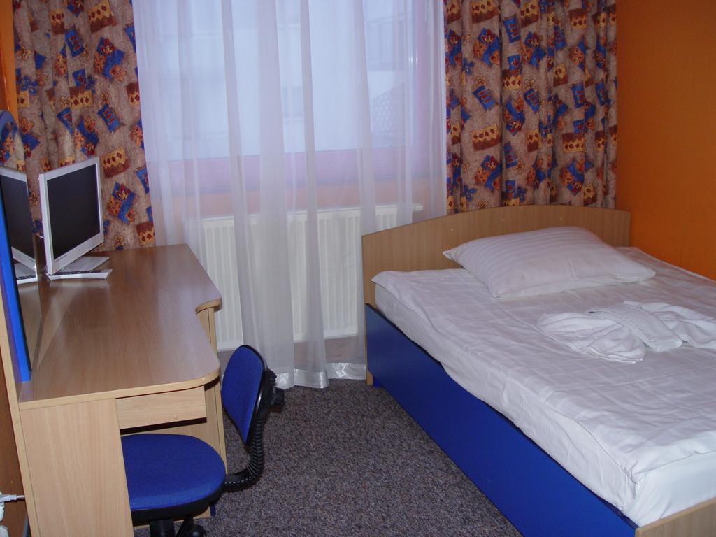 Hotel 222 Познан Екстериор снимка
